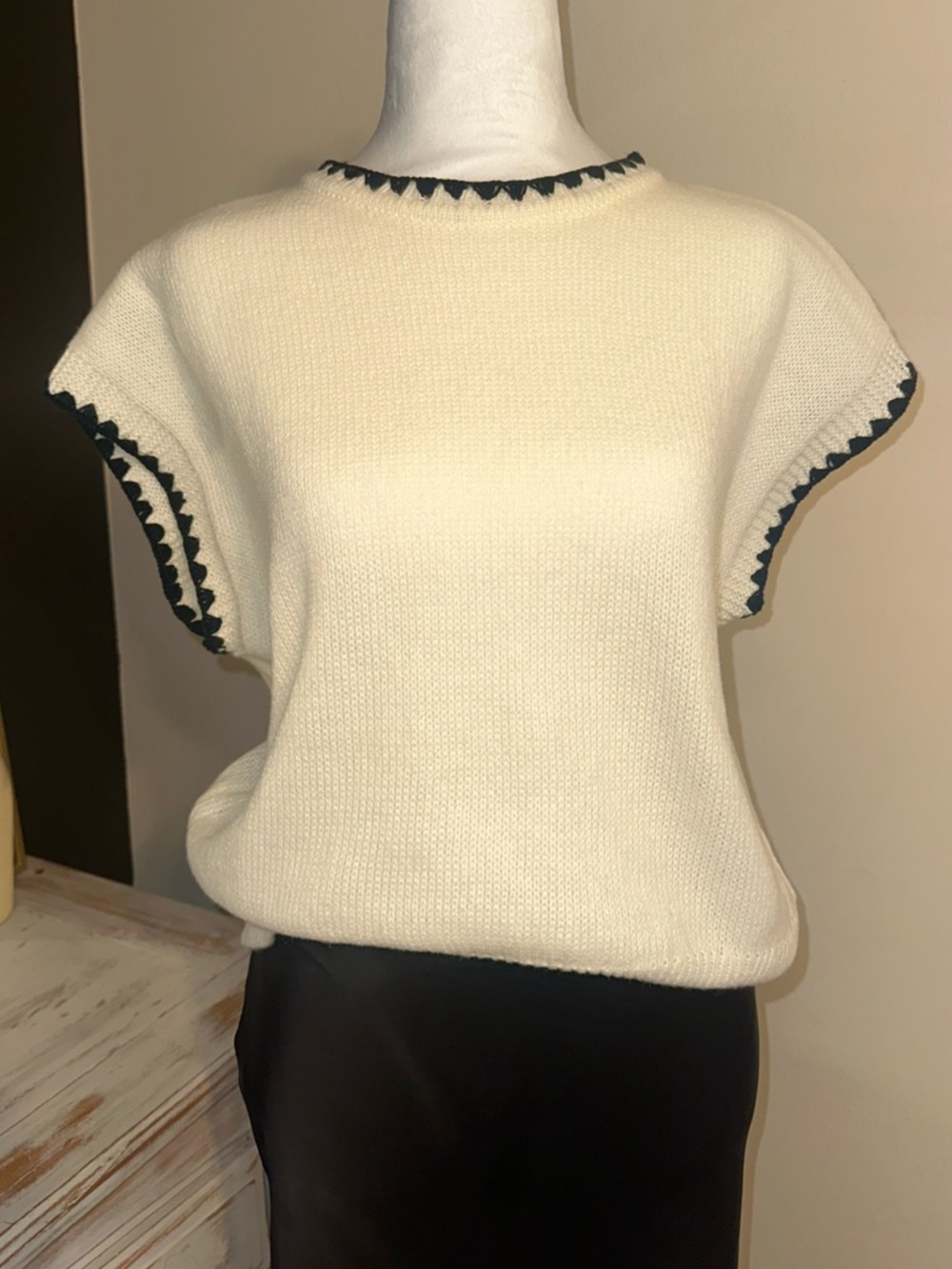 Cream Sleeveless Knit Top with Black Trim